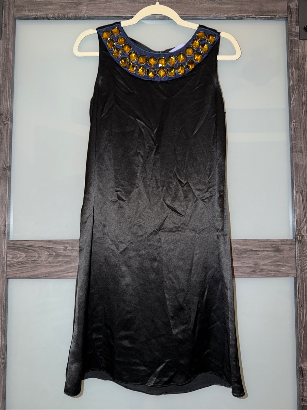 $250 msrp Vera wang lavender label Embellished Neckline black Shift Dress size 0